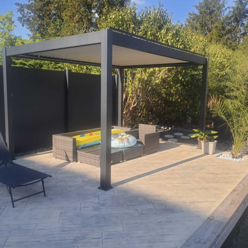 Pergola bioclimatique pour terrasse