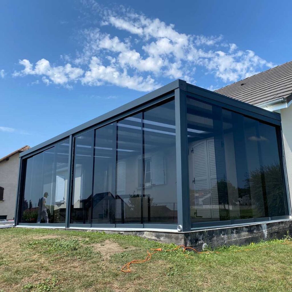 Pergola aluminium sur mesure vitre Sarrenergy