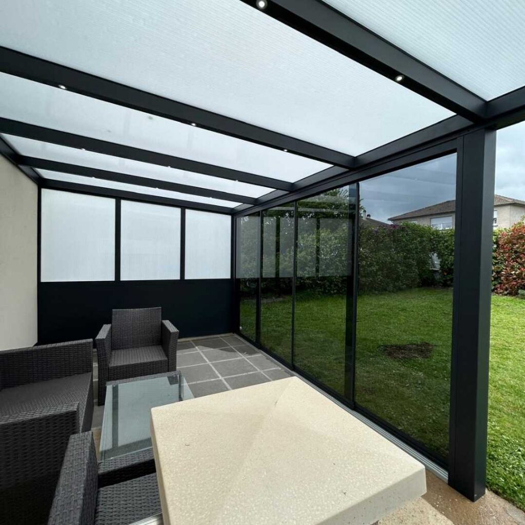 Pergola aluminium sur mesure tout équipée Sarrenergy