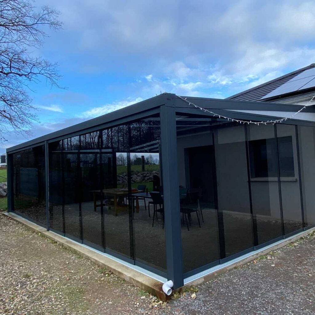 Pergola aluminium sur mesure vitre Sarrenergy
