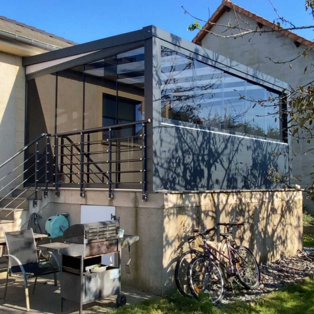 Pergola aluminium sur mesure tout équipée Sarrenergy